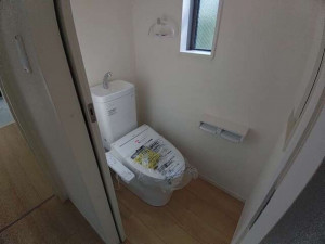 練馬区大泉学園町、新築一戸建てのトイレ画像です