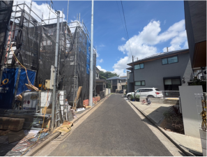 練馬区立野町、新築一戸建ての前面道路を含む現地写真画像です