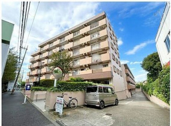 練馬区三原台、中古マンションの外観画像です