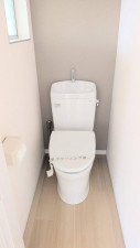 練馬区貫井、中古マンションのトイレ画像です