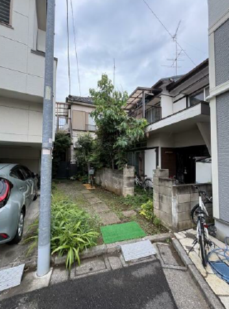 練馬区南大泉、中古一戸建ての前面道路を含む現地写真画像です
