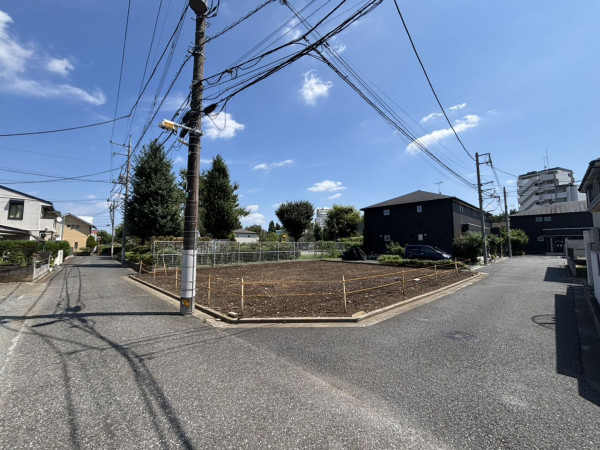 練馬区上石神井、新築一戸建ての前面道路を含む現地写真画像です