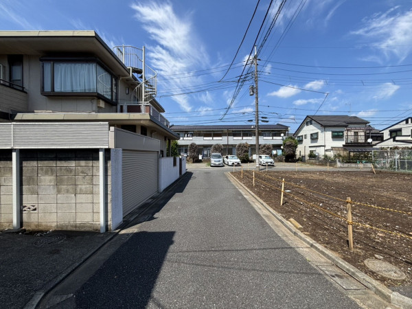 練馬区上石神井、新築一戸建ての前面道路を含む現地写真画像です