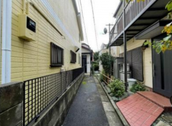 練馬区関町南、中古一戸建ての前面道路を含む現地写真画像です