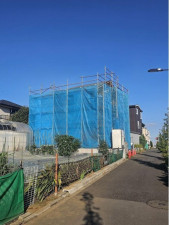 練馬区西大泉、新築一戸建ての前面道路を含む現地写真画像です