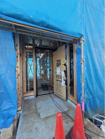 練馬区西大泉、新築一戸建ての玄関画像です