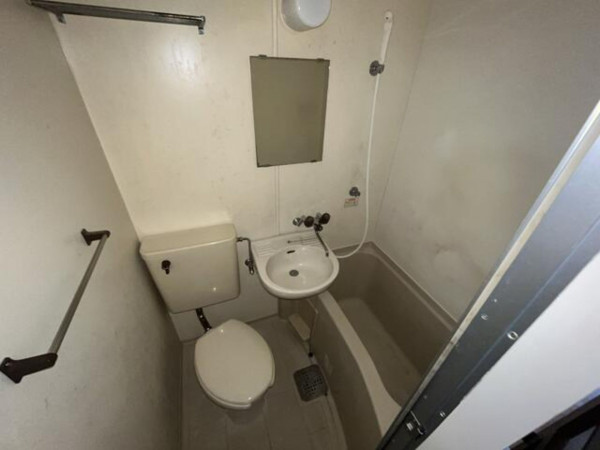 練馬区錦、中古マンションのトイレ画像です