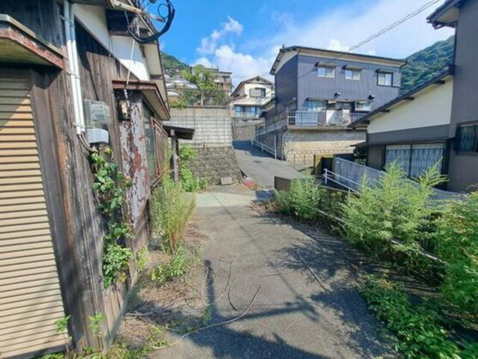 北九州市門司区上藤松、土地の前面道路を含む現地写真画像です
