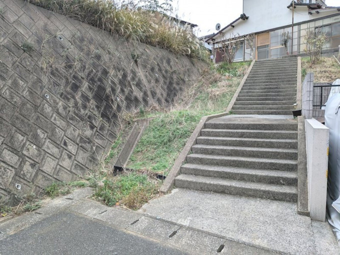 北九州市門司区緑ケ丘、土地の前面道路を含む現地写真画像です