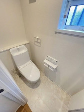 北九州市門司区下二十町、中古一戸建てのトイレ画像です