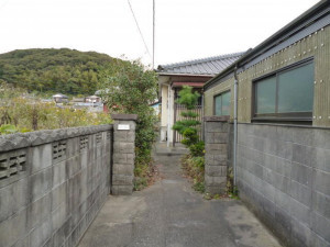 北九州市門司区白野江、中古一戸建ての前面道路を含む現地写真画像です