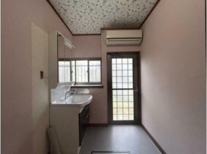 北九州市門司区黒川西、中古一戸建ての玄関画像です