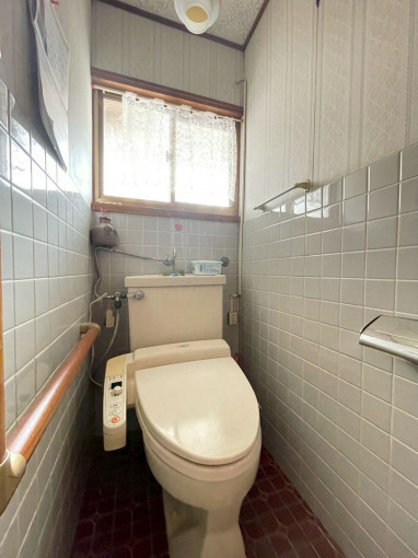 北九州市門司区城山町、中古一戸建てのトイレ画像です