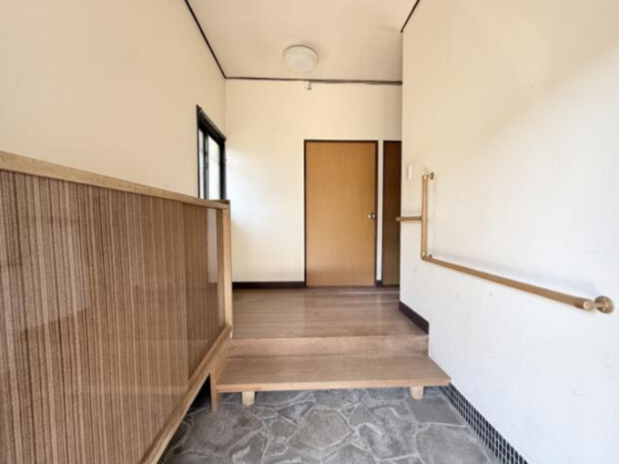 北九州市門司区大里東、中古一戸建ての玄関画像です