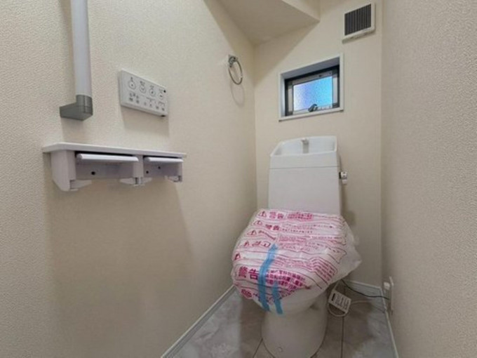 北九州市門司区光町、新築一戸建てのトイレ画像です