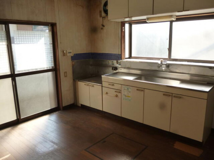北九州市門司区花月園、中古一戸建てのキッチン画像です