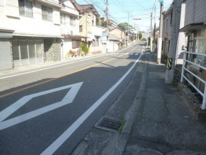 北九州市門司区谷町、中古一戸建ての前面道路を含む現地写真画像です