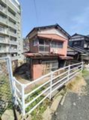 北九州市門司区谷町、中古一戸建ての外観画像です