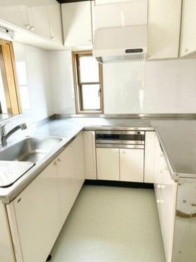 北九州市門司区奥田、中古一戸建てのキッチン画像です