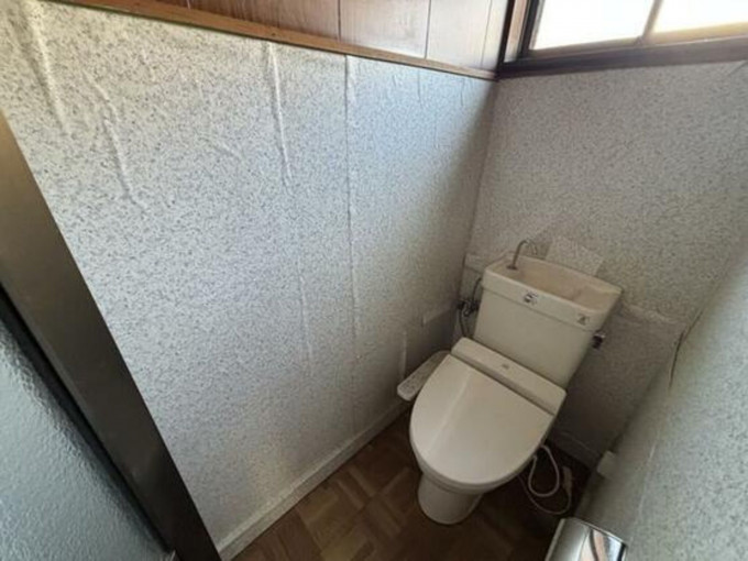 北九州市門司区谷町、中古一戸建てのトイレ画像です