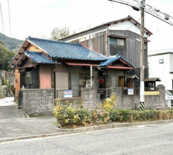 北九州市門司区藤松、中古一戸建ての外観画像です