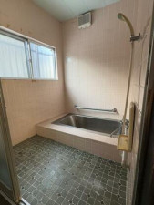 北九州市門司区藤松、中古一戸建ての風呂画像です