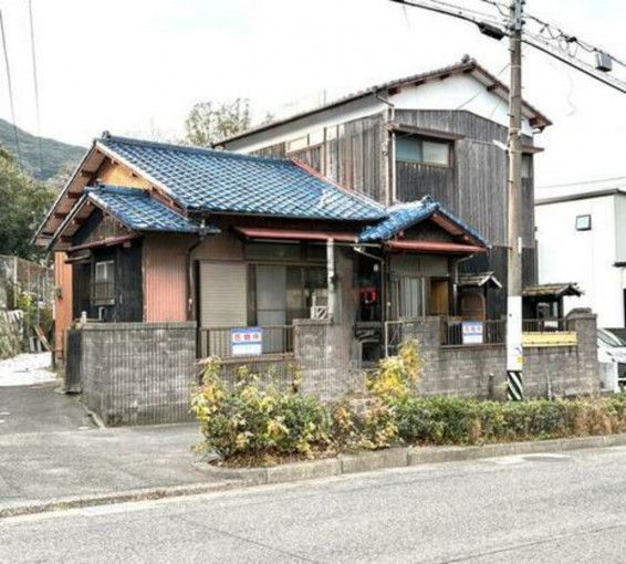 北九州市門司区藤松、中古一戸建ての外観画像です