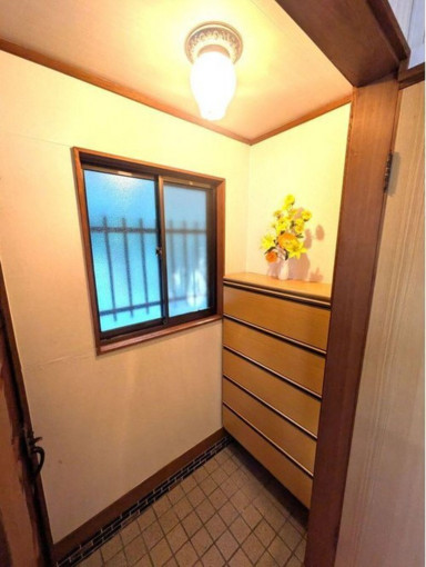 北九州市門司区丸山、中古一戸建ての玄関画像です