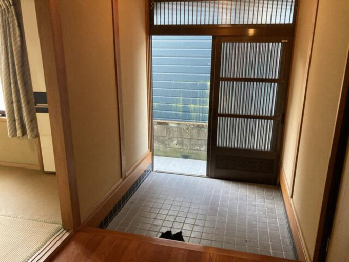 北九州市門司区丸山吉野町、中古一戸建ての玄関画像です
