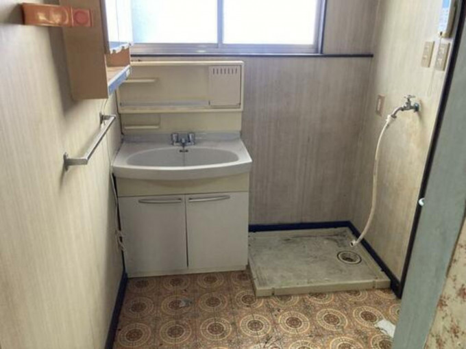 北九州市門司区谷町、中古一戸建ての洗面画像です