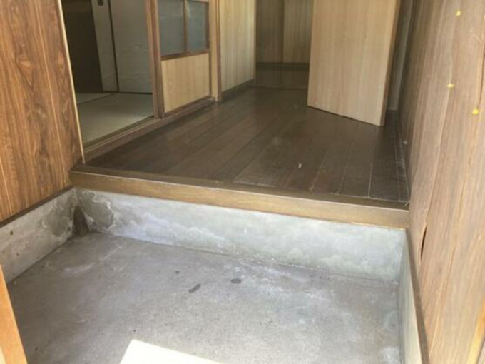 北九州市門司区清見、中古一戸建ての玄関画像です