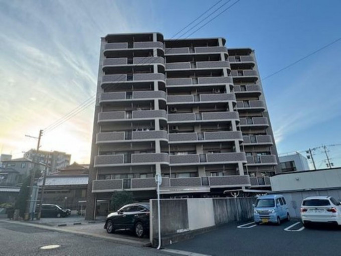 北九州市門司区東新町、中古マンションの外観画像です