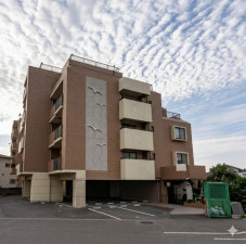北九州市門司区小松町、中古マンションの外観画像です