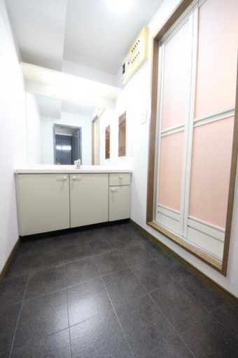 北九州市門司区小松町、中古マンションの洗面画像です