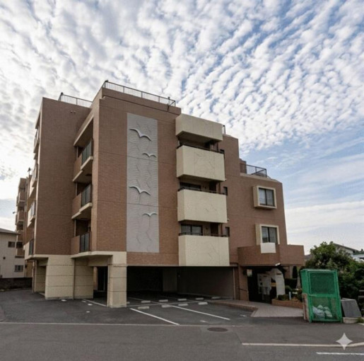 北九州市門司区小松町、中古マンションの外観画像です