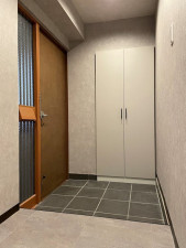 北九州市門司区東新町、中古マンションの玄関画像です