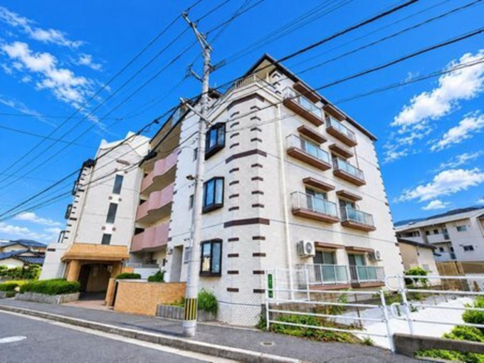 北九州市門司区藤松、中古マンションの外観画像です