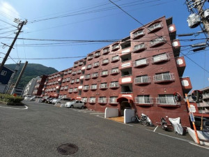 北九州市門司区泉ケ丘、中古マンションの外観画像です