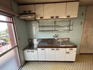 北九州市門司区泉ケ丘、中古マンションのキッチン画像です