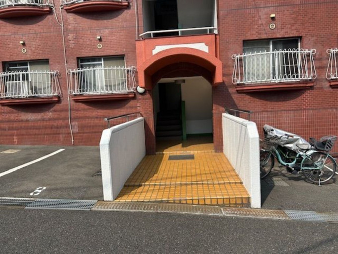 北九州市門司区泉ケ丘、中古マンションの外観画像です