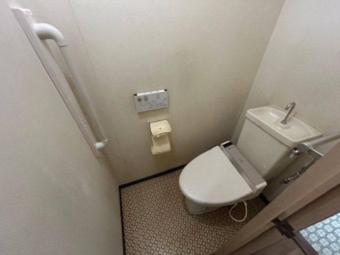 北九州市門司区泉ケ丘、中古マンションのトイレ画像です