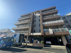 北九州市門司区東新町、中古マンションの外観画像です