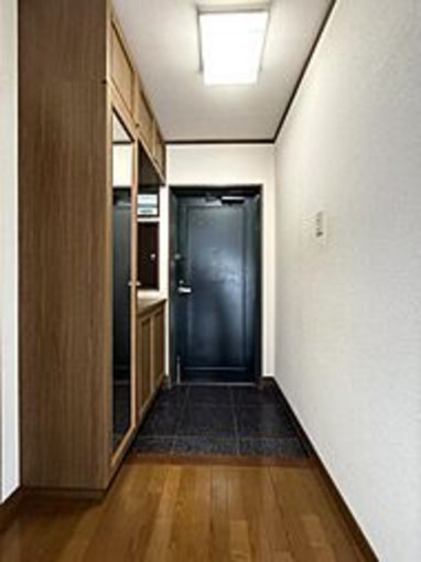 北九州市門司区藤松、中古マンションの玄関画像です