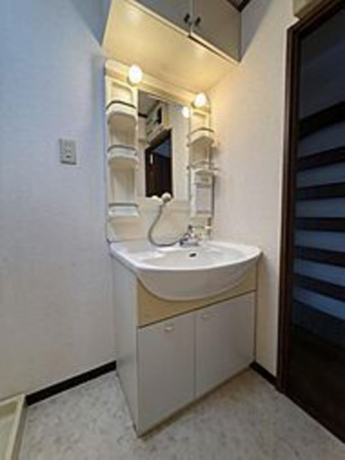 北九州市門司区藤松、中古マンションの洗面画像です
