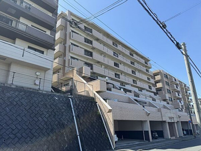 北九州市門司区大里桃山町、中古マンションの外観画像です