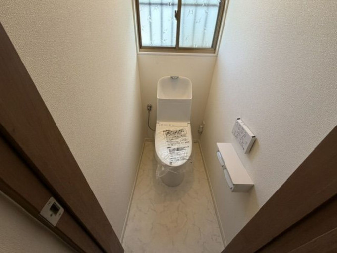 北九州市門司区上藤松、中古一戸建てのトイレ画像です