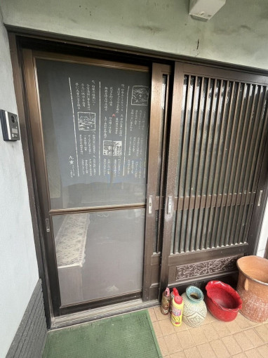 北九州市門司区花月園、中古一戸建ての玄関画像です