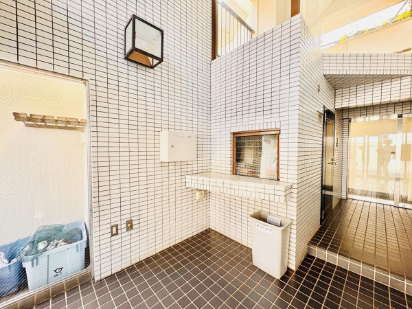 藤沢市本町、中古マンションのエントランス画像です