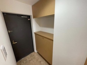 藤沢市大庭、中古マンションの玄関画像です