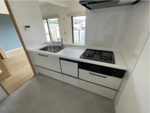 藤沢市大庭、中古マンションのキッチン画像です